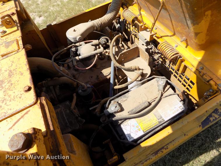 image for item DB9149 Caterpillar T40B forklift