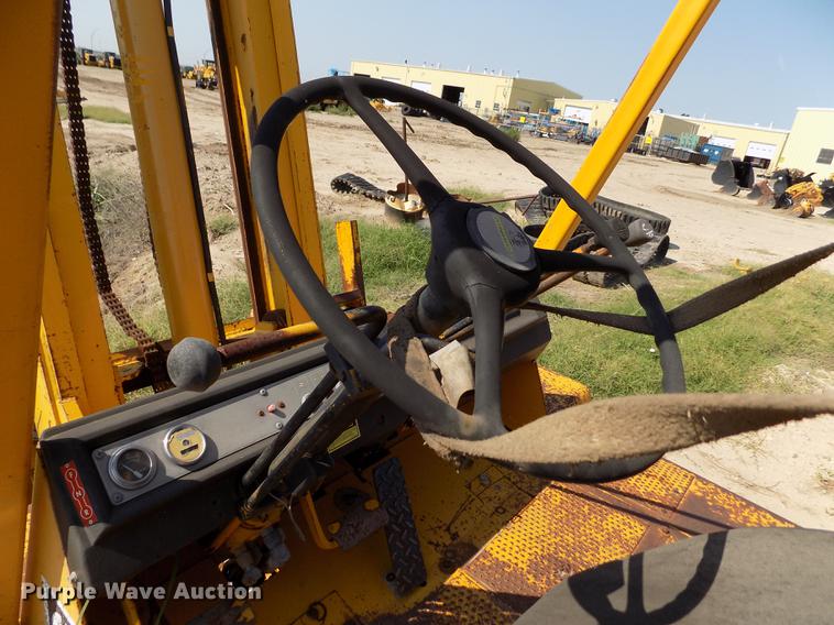 image for item DB9150 Caterpillar V120 forklift