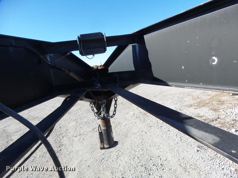 image for item DB9875 2001 Childers flatbed trailer