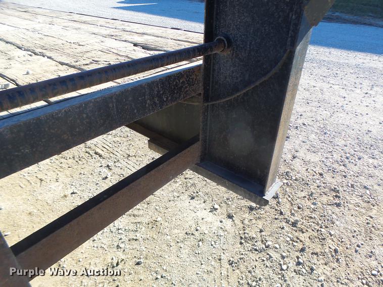 image for item DB9875 2001 Childers flatbed trailer