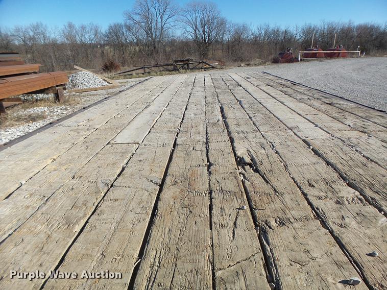 image for item DB9875 2001 Childers flatbed trailer