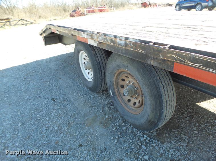 image for item DB9875 2001 Childers flatbed trailer