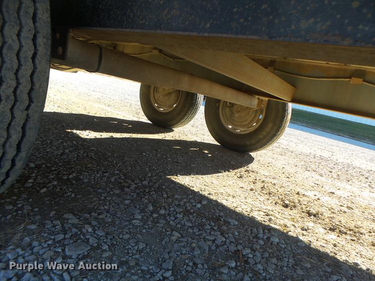 image for item DB9875 2001 Childers flatbed trailer