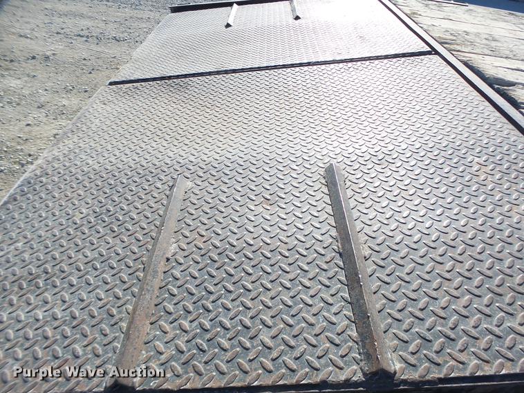 image for item DB9875 2001 Childers flatbed trailer