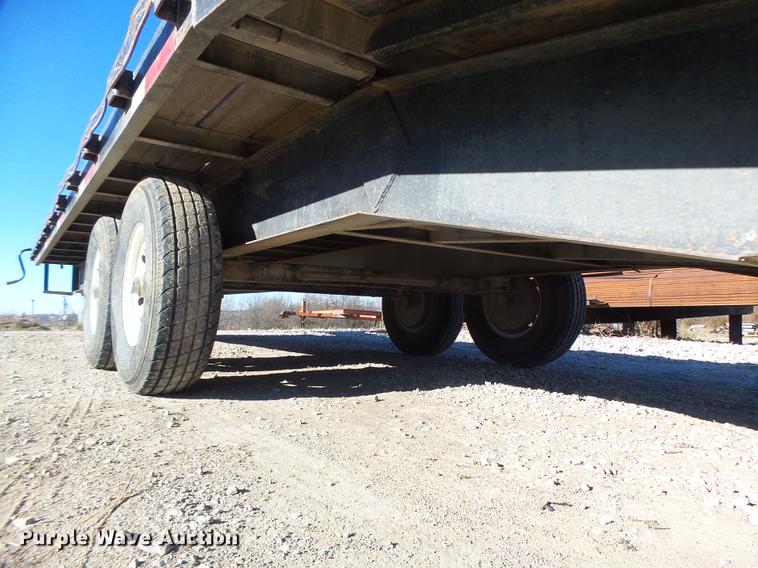 image for item DB9875 2001 Childers flatbed trailer