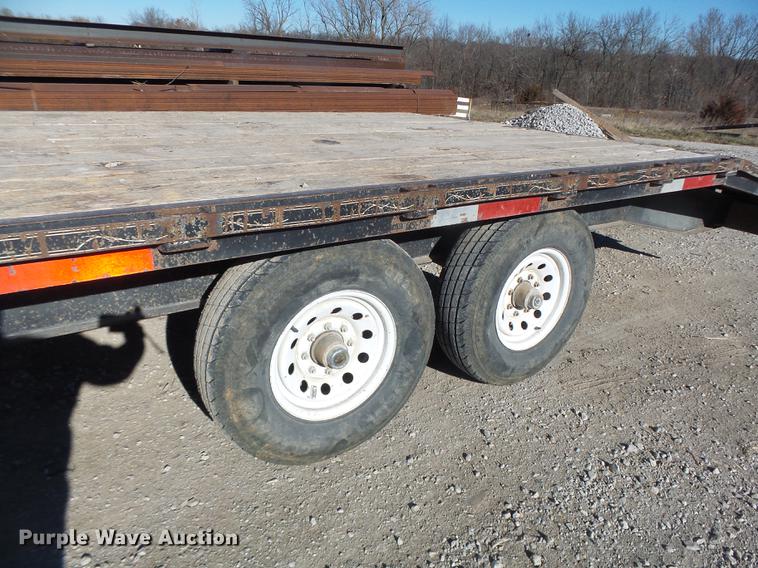 image for item DB9875 2001 Childers flatbed trailer