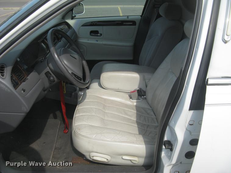 image for item DC1254 1998 Lincoln Town Car limousine