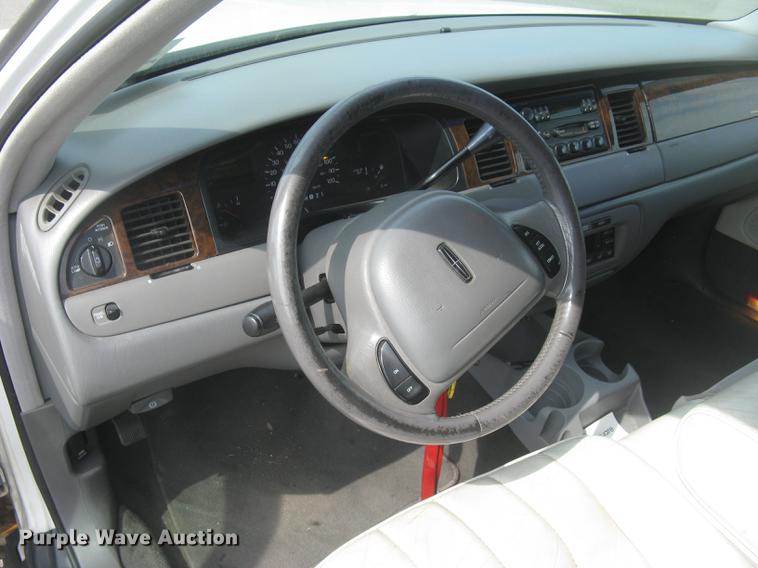 image for item DC1254 1998 Lincoln Town Car limousine