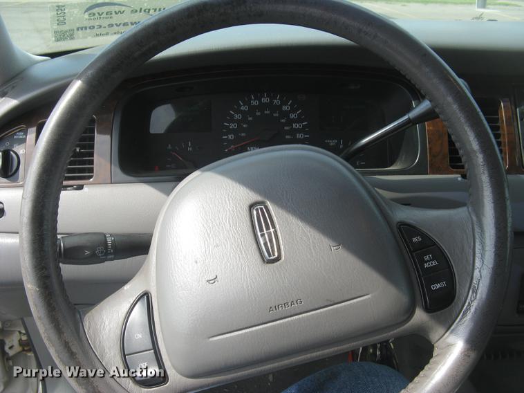 image for item DC1254 1998 Lincoln Town Car limousine