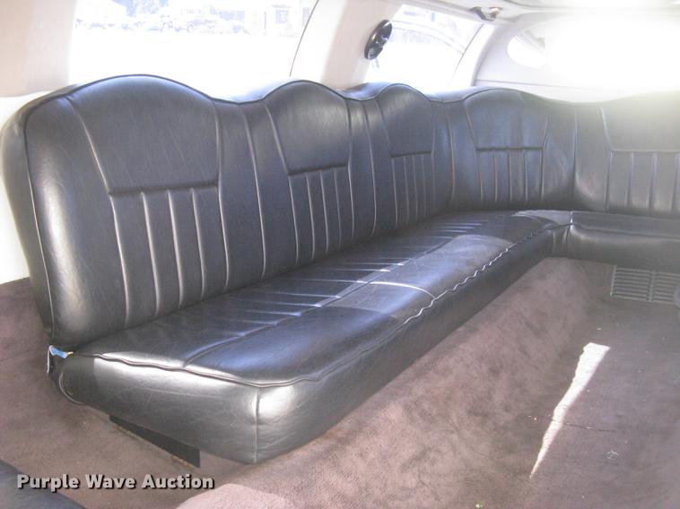image for item DC1254 1998 Lincoln Town Car limousine