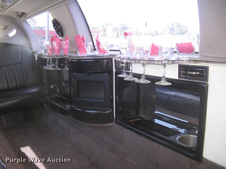 image for item DC1254 1998 Lincoln Town Car limousine