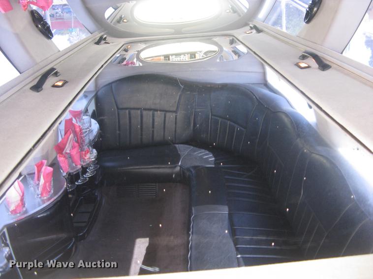 image for item DC1254 1998 Lincoln Town Car limousine