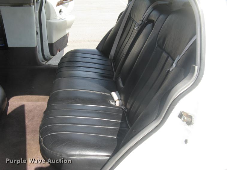 image for item DC1254 1998 Lincoln Town Car limousine