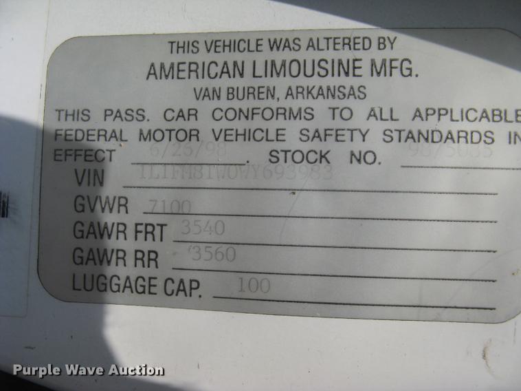 image for item DC1254 1998 Lincoln Town Car limousine