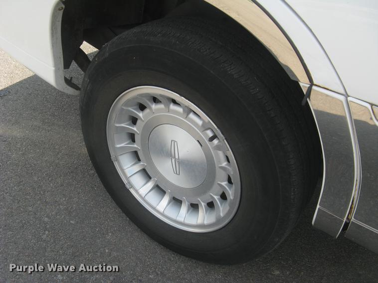 image for item DC1254 1998 Lincoln Town Car limousine