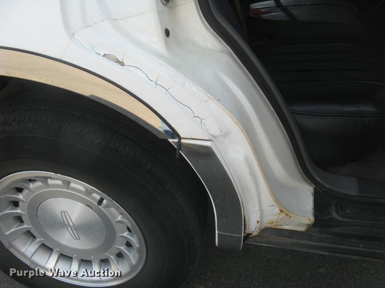 image for item DC1254 1998 Lincoln Town Car limousine