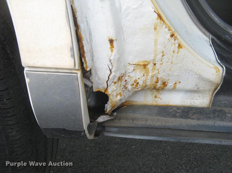 image for item DC1254 1998 Lincoln Town Car limousine