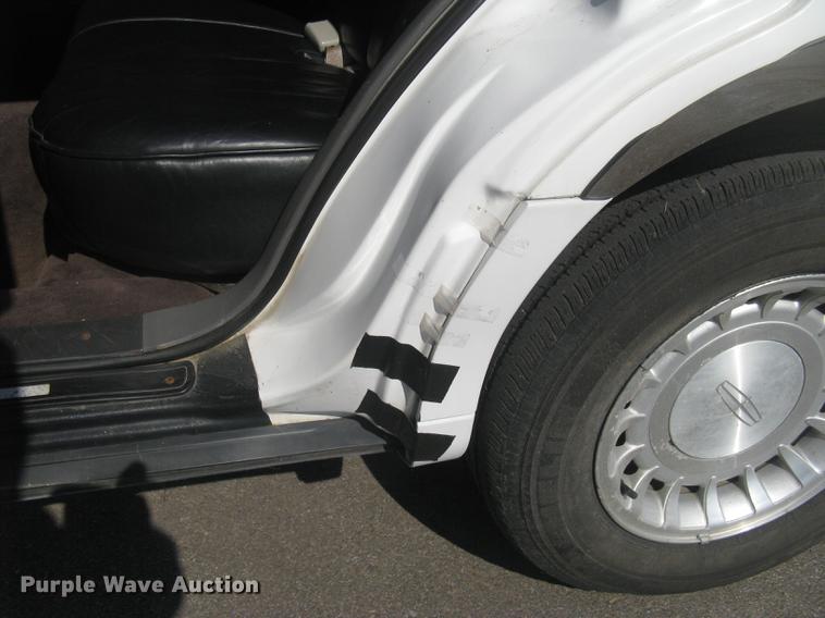 image for item DC1254 1998 Lincoln Town Car limousine