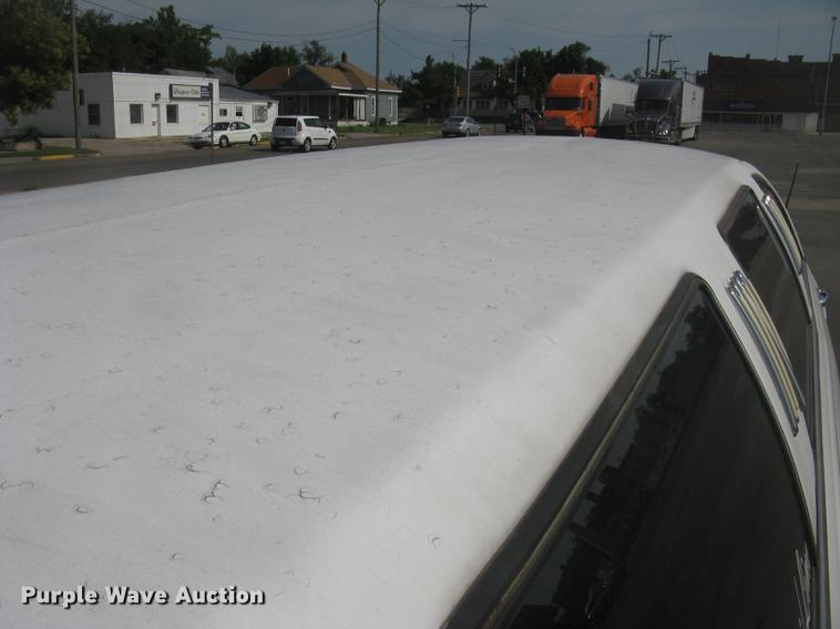 image for item DC1254 1998 Lincoln Town Car limousine