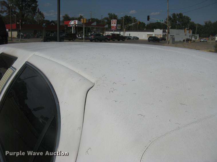 image for item DC1254 1998 Lincoln Town Car limousine