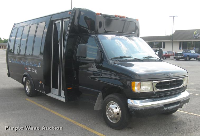 image for item DC1255 1999 Ford Econoline E350 Super Duty shuttle bus