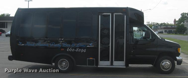 image for item DC1255 1999 Ford Econoline E350 Super Duty shuttle bus