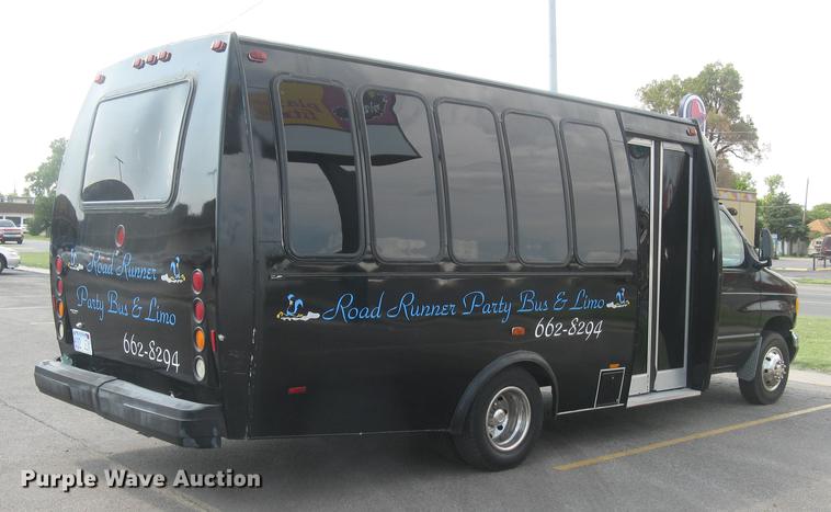 image for item DC1255 1999 Ford Econoline E350 Super Duty shuttle bus