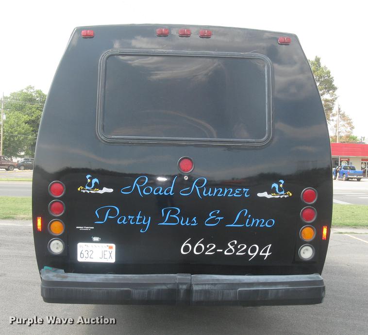 image for item DC1255 1999 Ford Econoline E350 Super Duty shuttle bus