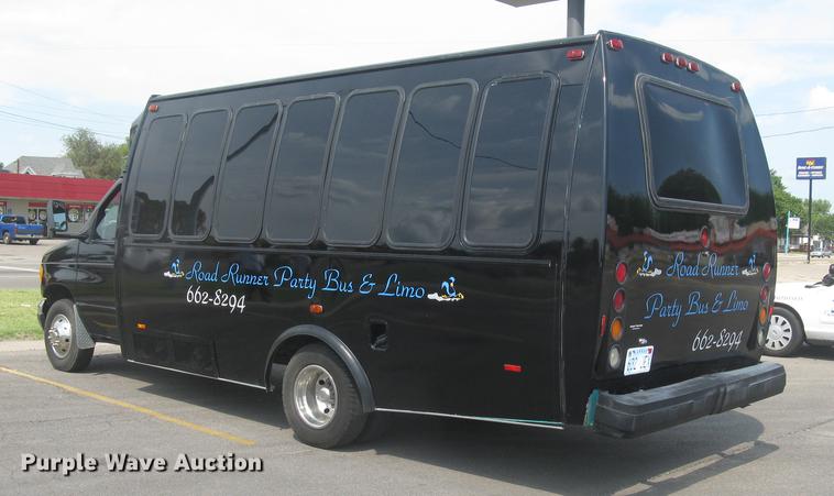 image for item DC1255 1999 Ford Econoline E350 Super Duty shuttle bus