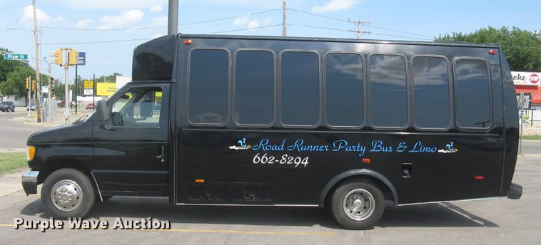 image for item DC1255 1999 Ford Econoline E350 Super Duty shuttle bus