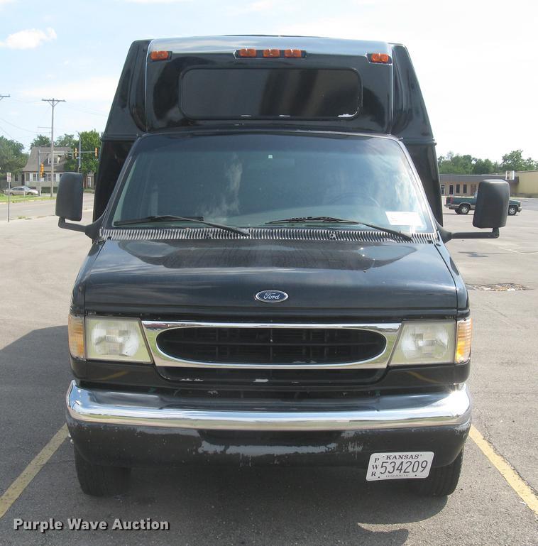 image for item DC1255 1999 Ford Econoline E350 Super Duty shuttle bus