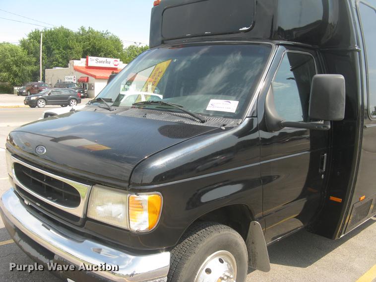 image for item DC1255 1999 Ford Econoline E350 Super Duty shuttle bus