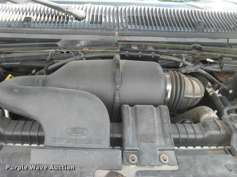 image for item DC1255 1999 Ford Econoline E350 Super Duty shuttle bus