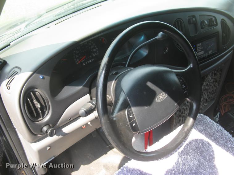 image for item DC1255 1999 Ford Econoline E350 Super Duty shuttle bus