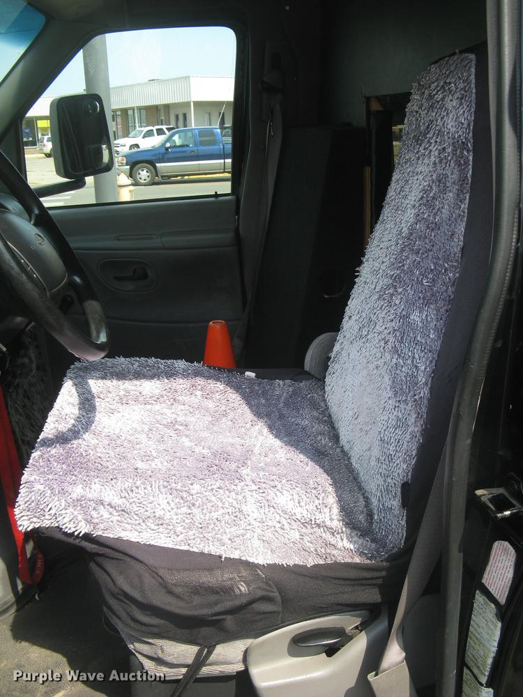 image for item DC1255 1999 Ford Econoline E350 Super Duty shuttle bus