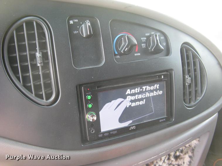 image for item DC1255 1999 Ford Econoline E350 Super Duty shuttle bus