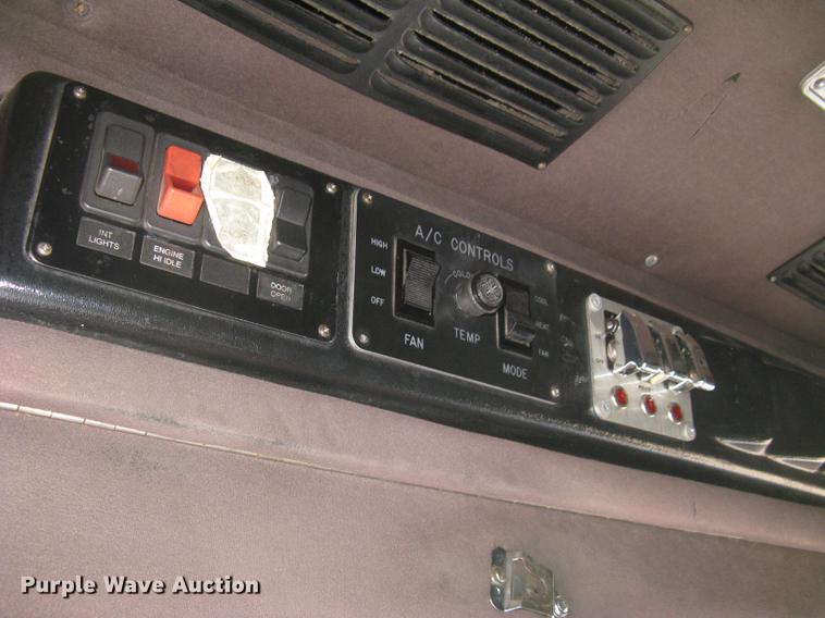 image for item DC1255 1999 Ford Econoline E350 Super Duty shuttle bus