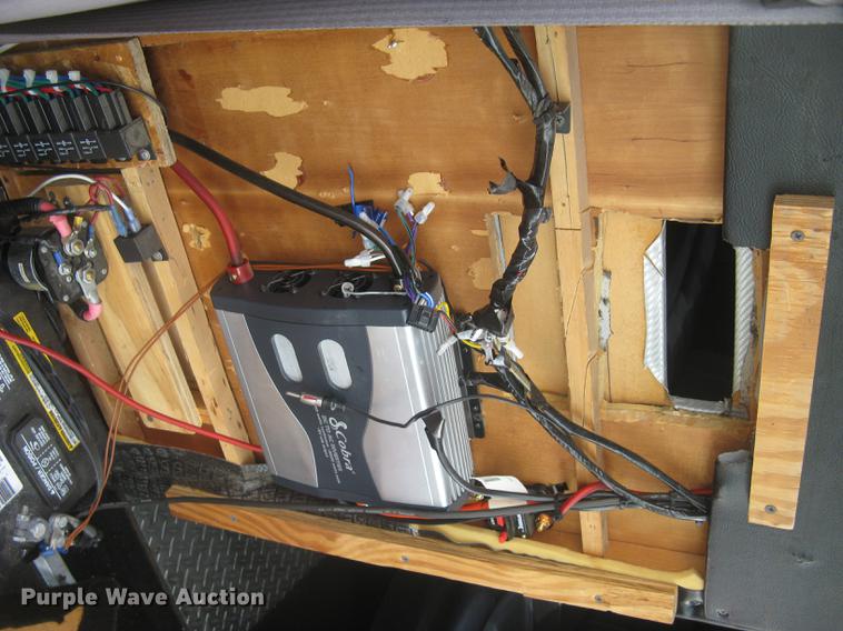 image for item DC1255 1999 Ford Econoline E350 Super Duty shuttle bus