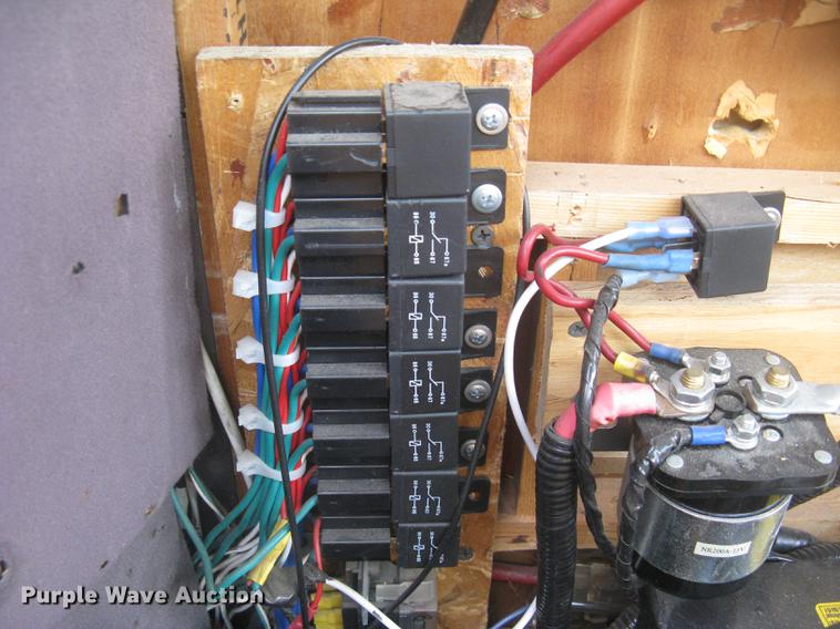 image for item DC1255 1999 Ford Econoline E350 Super Duty shuttle bus