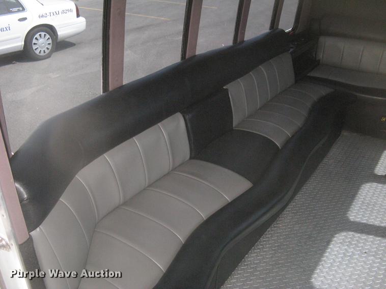 image for item DC1255 1999 Ford Econoline E350 Super Duty shuttle bus