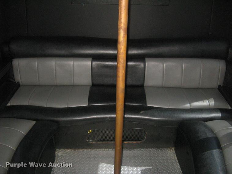 image for item DC1255 1999 Ford Econoline E350 Super Duty shuttle bus