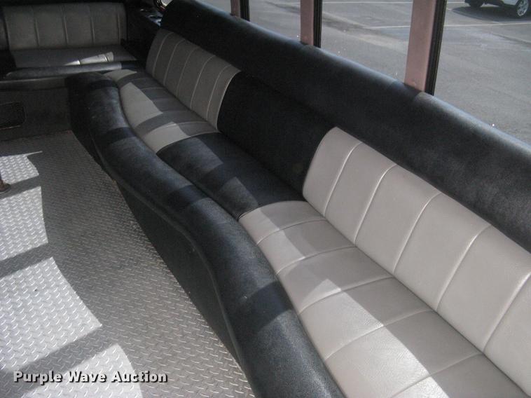 image for item DC1255 1999 Ford Econoline E350 Super Duty shuttle bus