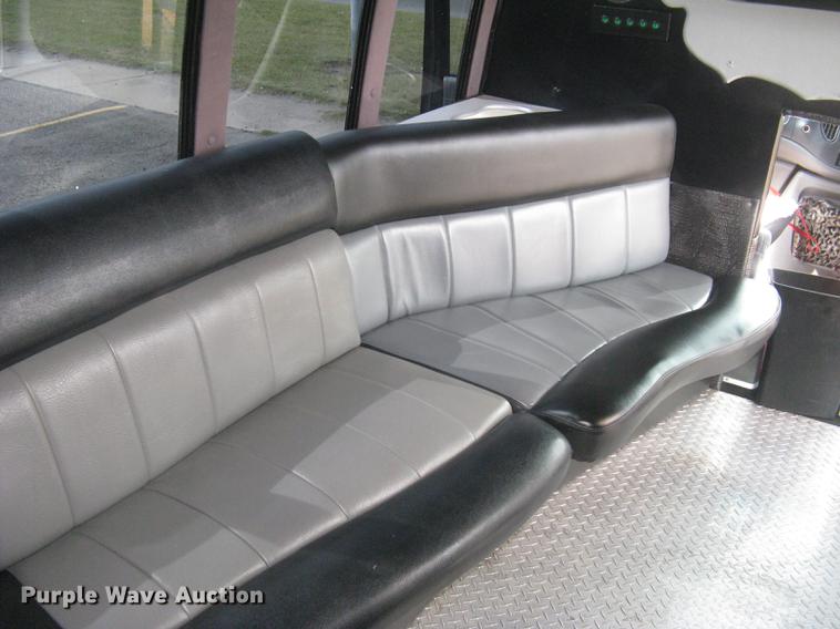 image for item DC1255 1999 Ford Econoline E350 Super Duty shuttle bus