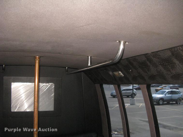 image for item DC1255 1999 Ford Econoline E350 Super Duty shuttle bus