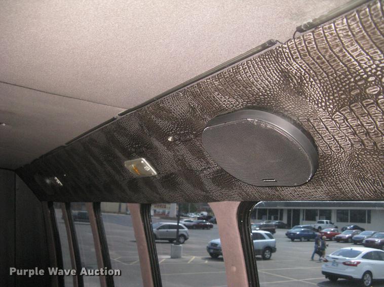 image for item DC1255 1999 Ford Econoline E350 Super Duty shuttle bus