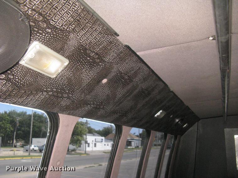 image for item DC1255 1999 Ford Econoline E350 Super Duty shuttle bus