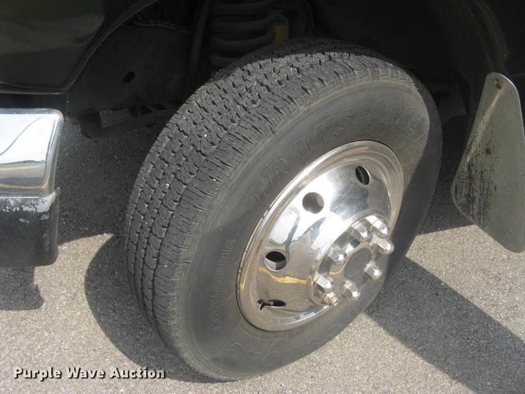 image for item DC1255 1999 Ford Econoline E350 Super Duty shuttle bus