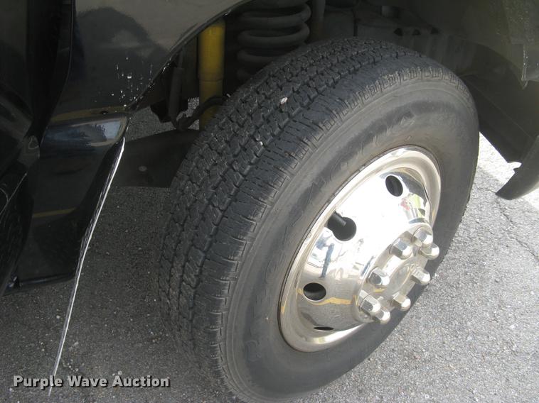 image for item DC1255 1999 Ford Econoline E350 Super Duty shuttle bus