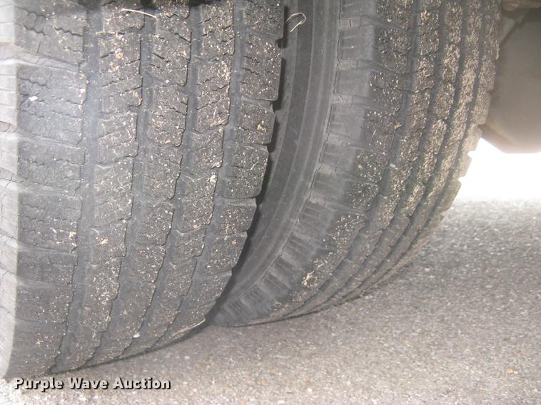 image for item DC1255 1999 Ford Econoline E350 Super Duty shuttle bus