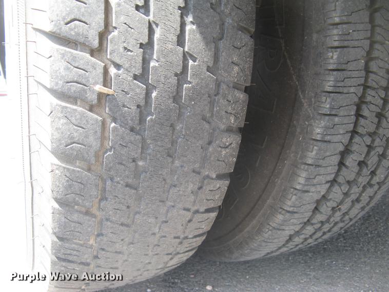 image for item DC1255 1999 Ford Econoline E350 Super Duty shuttle bus